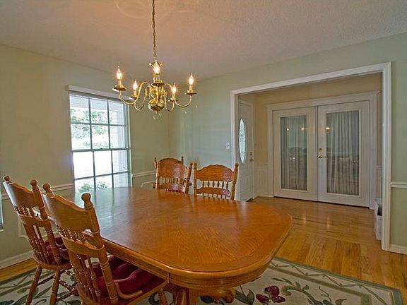 4th image of 930 Bahama Dr