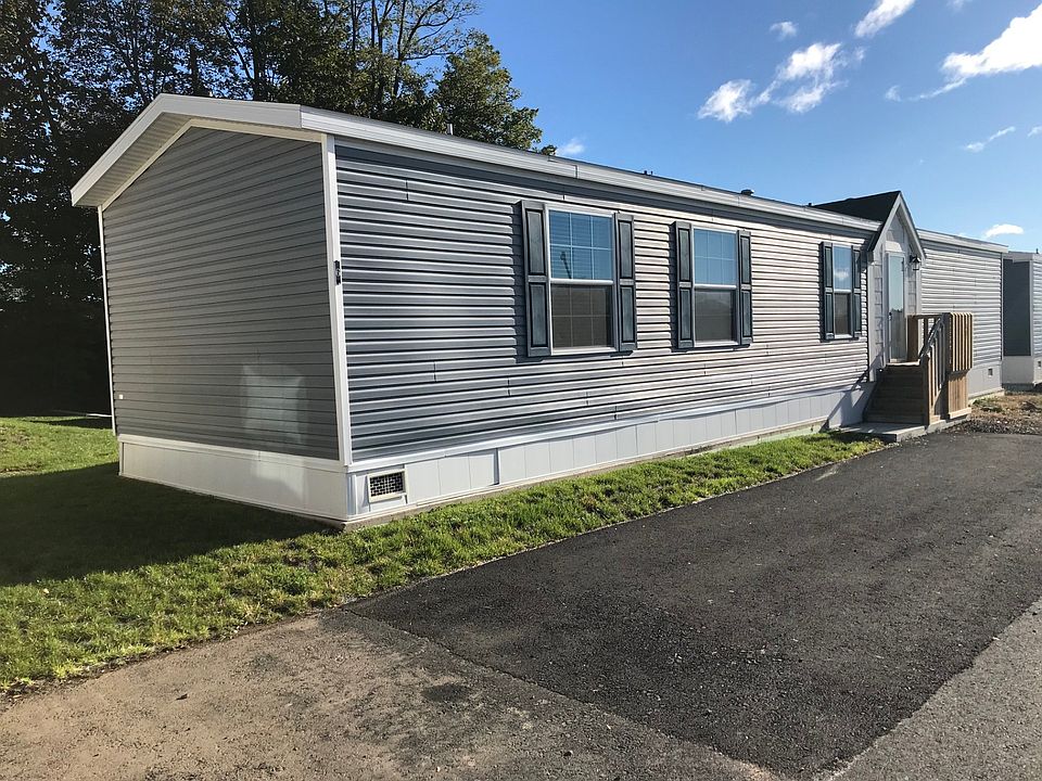 1st image of 6 Leeward Ln
