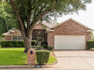 7105 Layla Rd, Arlington, TX 76016