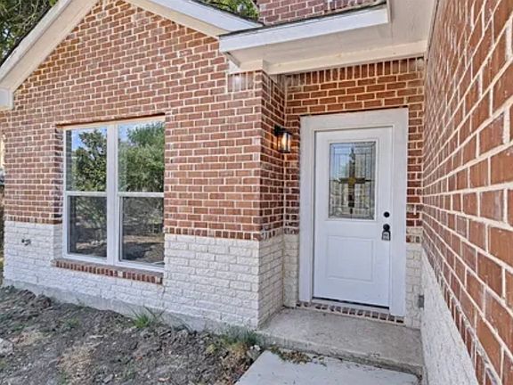 2nd image of 1004 Grande Dr