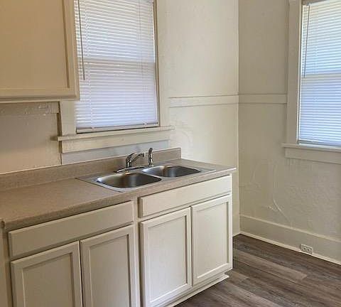 5th image of 1807 N Gale Ave