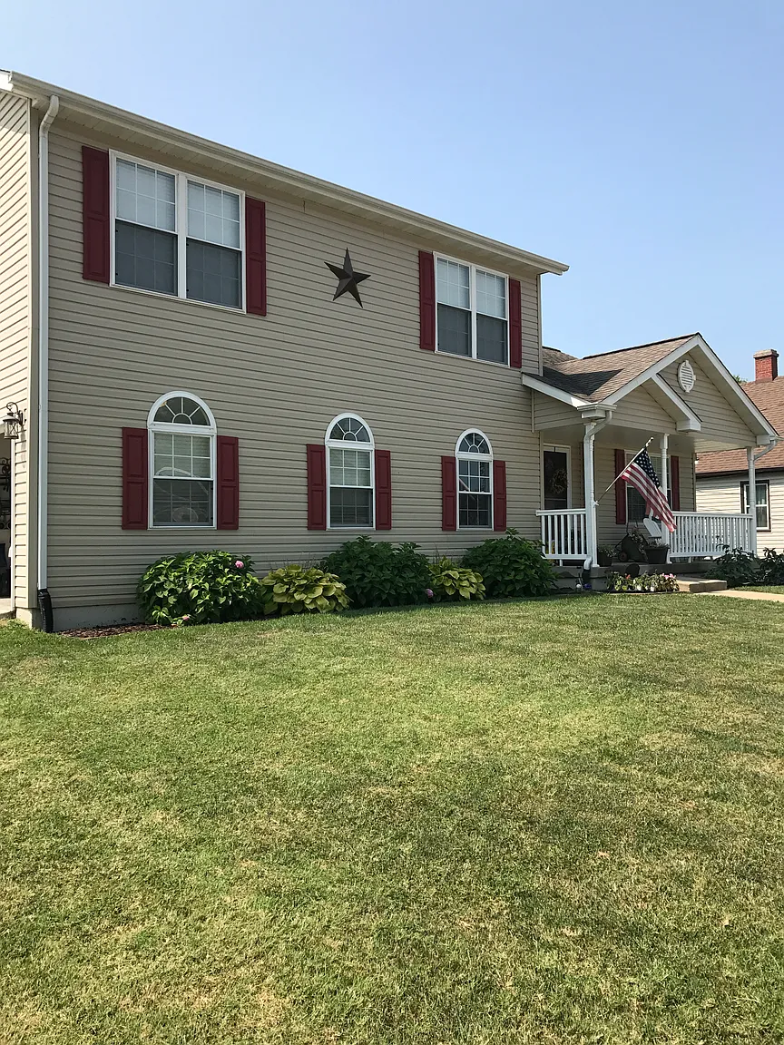 103 E Birch St photo 1
