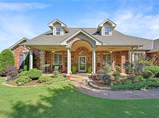 2105 NE 15th St, Moore, OK 73160