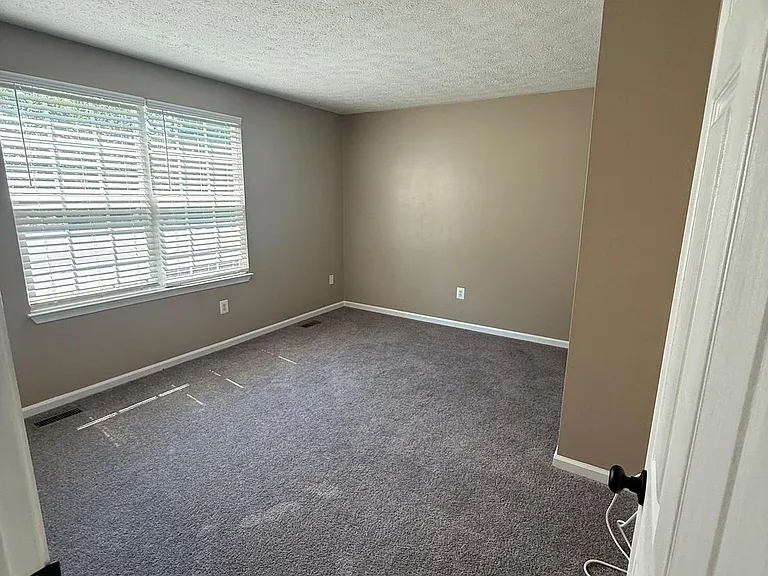 805 London Ct — Photo 22