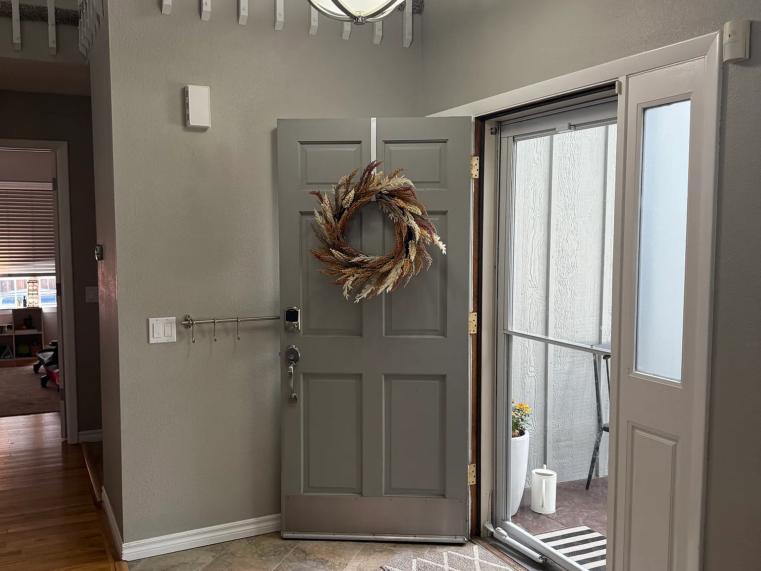 5 bed, 3597 sqft, $3,995 — Photo 2