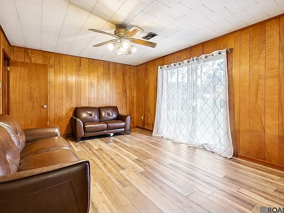 3rd image of 647 N Airline Ave