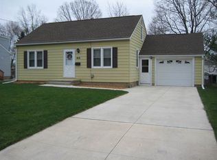 408 Jackson St, Washington, IL 61571