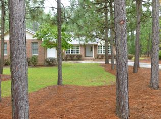 305 Hampton Dr, West End, NC 28374