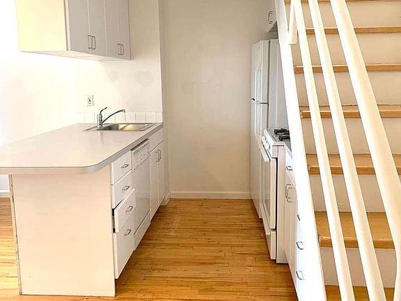 2nd image of 190 E 7th St APT 607