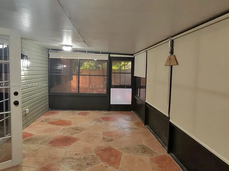 1430 SW 85th Ter — Photo 16