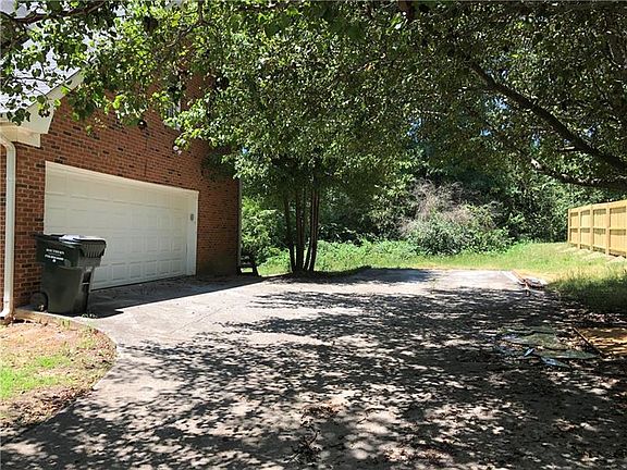 4th image of 2121 Skyland Cove Ln