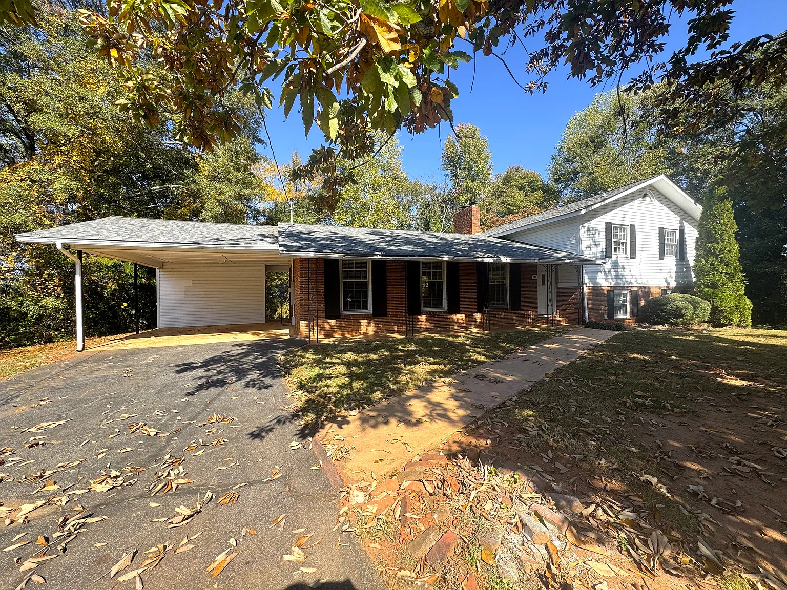 5 bed, 2414 sqft, $3,125 — Photo 2