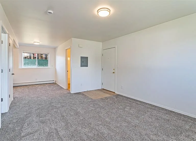 North Russell Apts-1650 N Russell — Photo 13