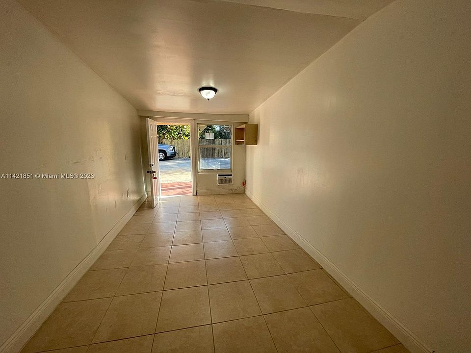 1st image of 643 NW 15th Ave #4