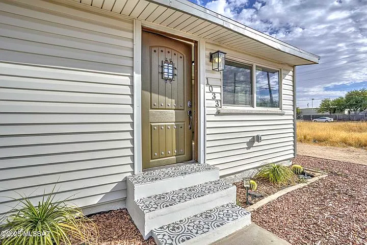 1033 S Fremont Ave — Photo 2