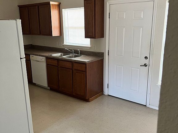 3rd image of 11801 E 80th Dr