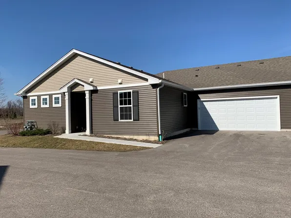 6455 Juniper Dr, Wonder Lake, IL 60097