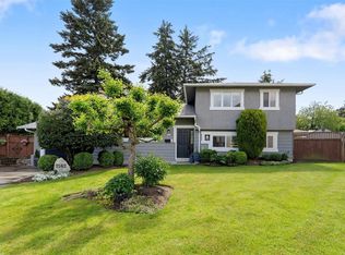1582 Fremont Pl, Saanich, BC V8N 4Y5