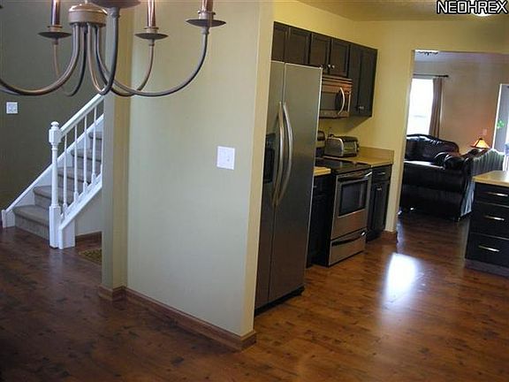 3rd image of 211 Heather Ln #20
