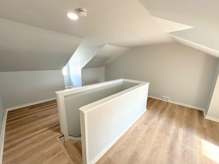 209 Mary St — Photo 22