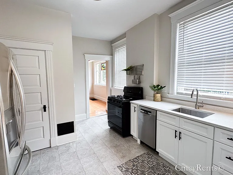 2552 Erie Ave #1 — Photo 12