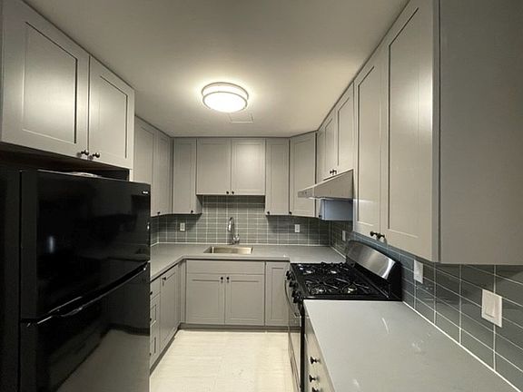 2nd image of 21 Stone St #1