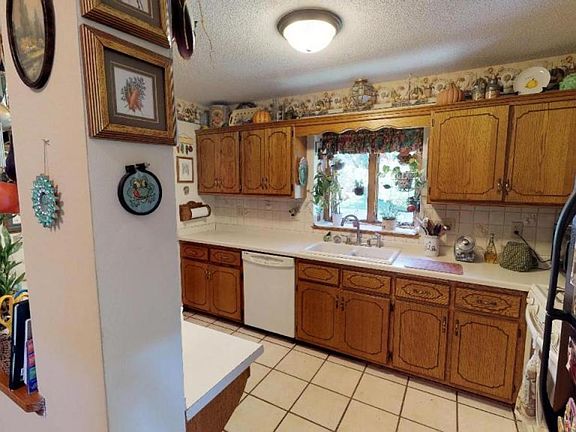 3rd image of 4790 Mayelin Ave NE