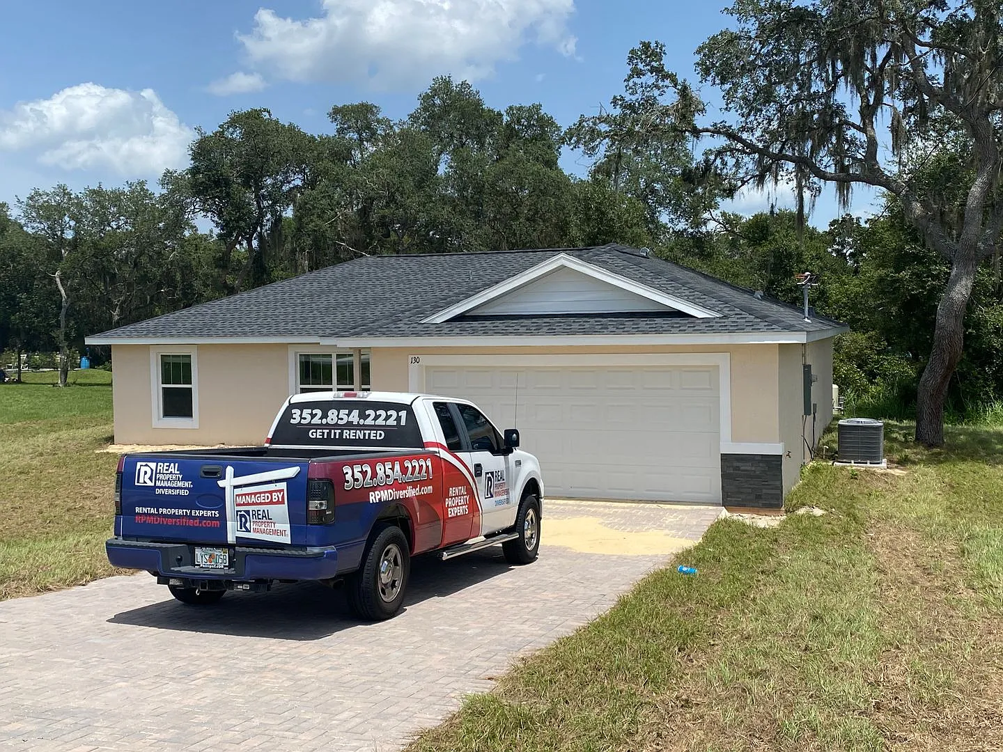 Not Available Unti Mid November Beautiful Area For This Awesome Home — Photo 4