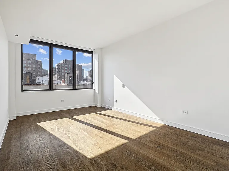 211 E 13th St #PENTHOUSE — Photo 8