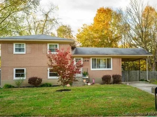 1901 Hunters Trace, Jeffersonville, IN 47130