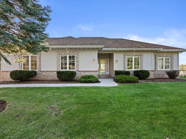 539 East Red Pine CIRCLE, Dousman, WI 53118