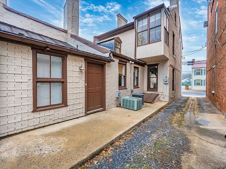 315 W Patrick St — Photo 29