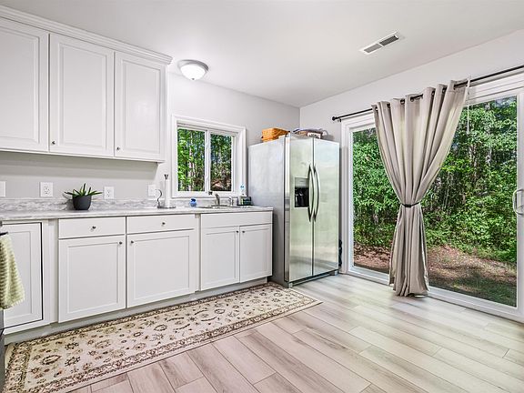 4th image of 131 Price Ln.