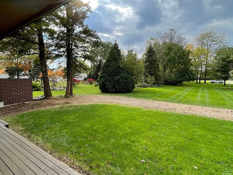 870 E Boundary St — Photo 2