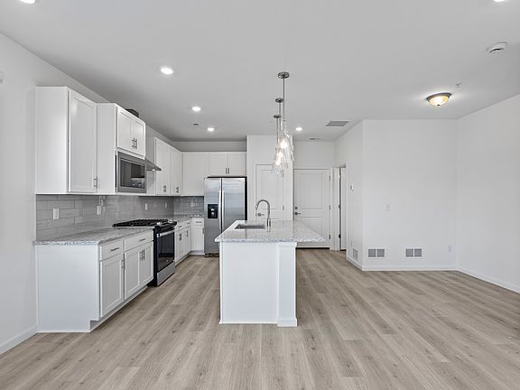 5th image of 1817 Zephyr Rd