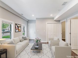 3551 W Wolfram St UNIT 1F, Chicago, IL 60618