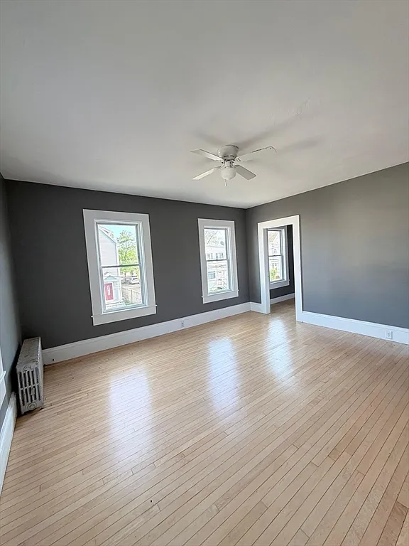 3 bed, 1.0 bath, 999 sqft, $2,800 — Photo 3