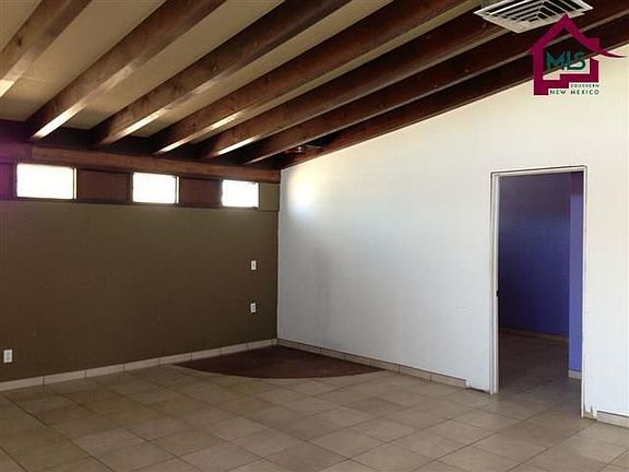 4th image of 2221 Montana Ave