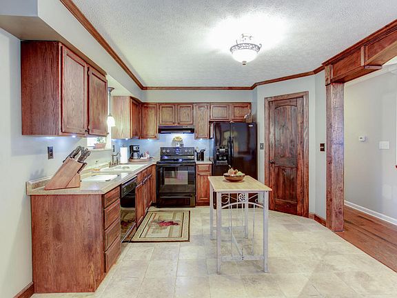5th image of 805 Greenwich Dr