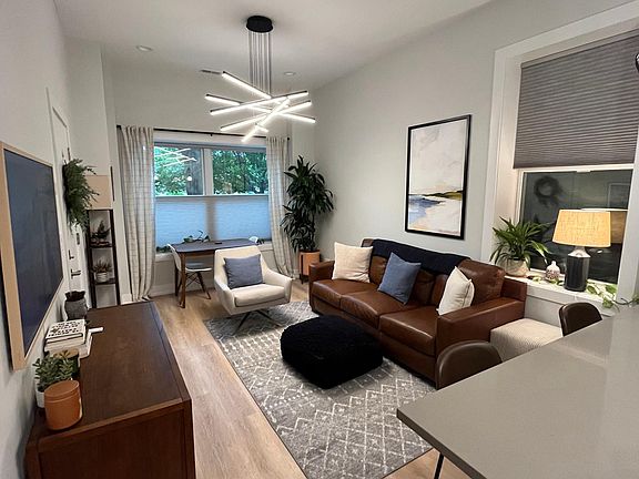 3rd image of 1122 N Wolcott Ave APT 1