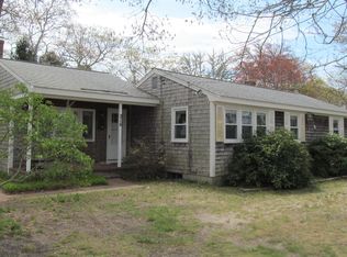 216 Edgewater Dr W, East Falmouth, MA 02536