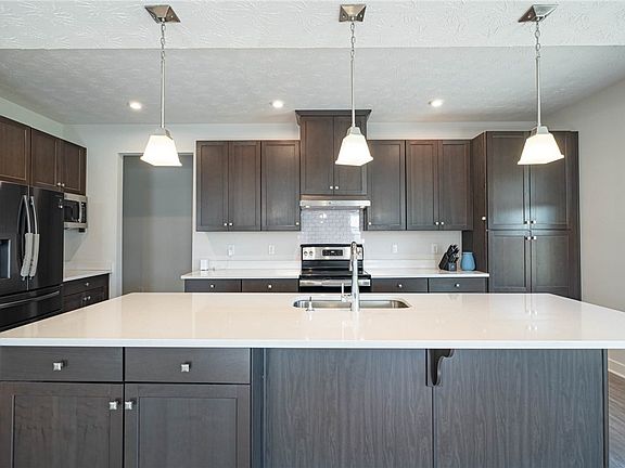 3rd image of 5040 Catalpa Dr