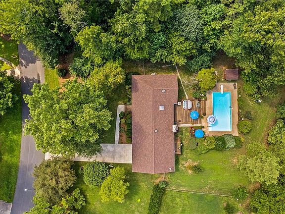 2nd image of 202 Cedarwood Dr