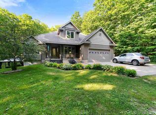 4667 Lintlong Rd, Petoskey, MI 49770