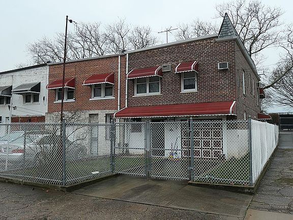 4th image of 1915 E 32nd St