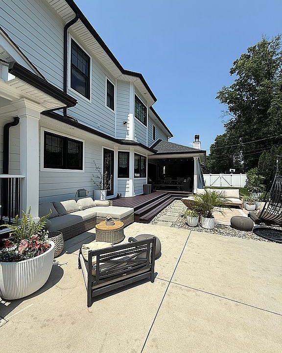 2nd image of 595 Bloomingdale Ave