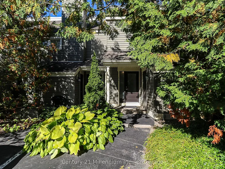 194 Escarpment Cres — Photo 2