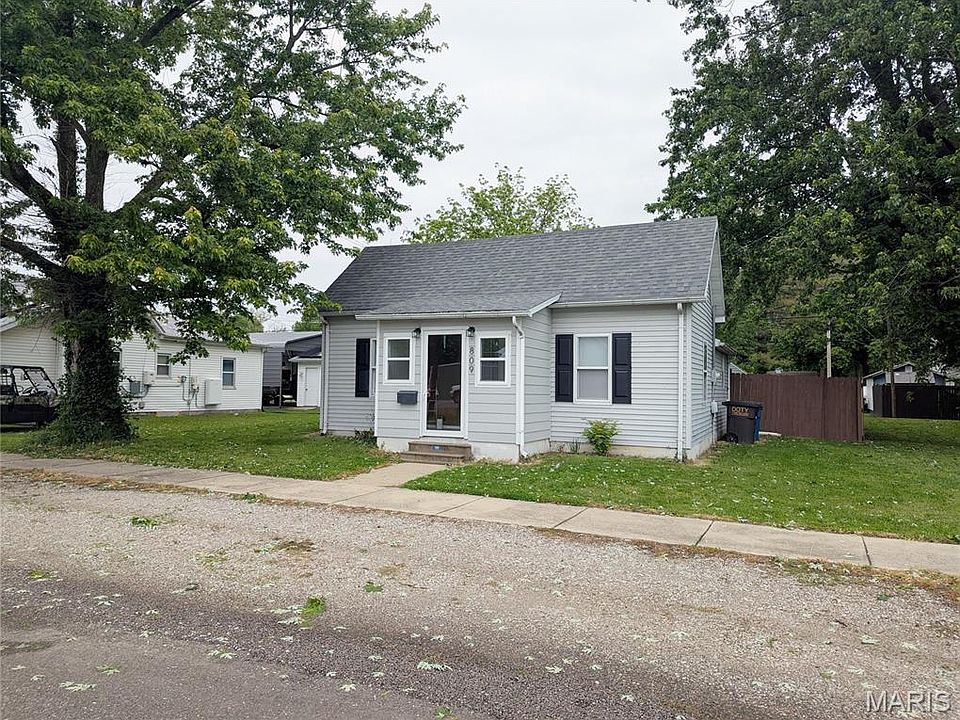 1st image of 809 E Washington Ave