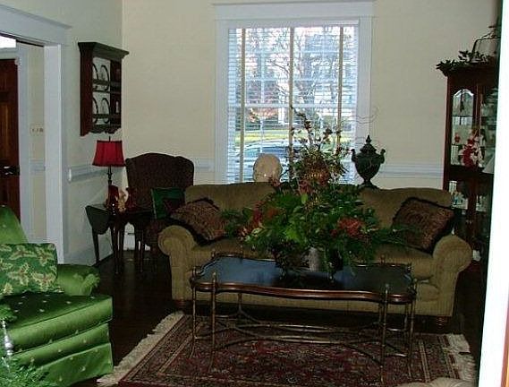 3rd image of 573 Glovenia St