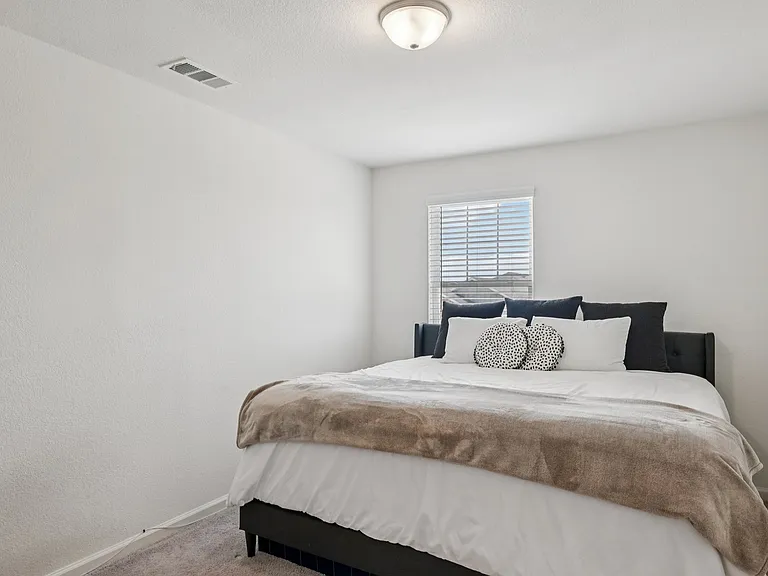 770 Yorkshire Dr — Photo 14